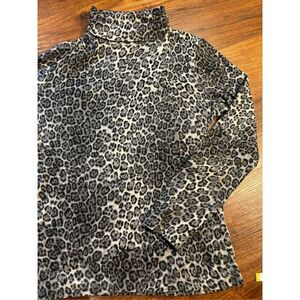 jones New York M turtleneck animal Print long sleeve cheetah